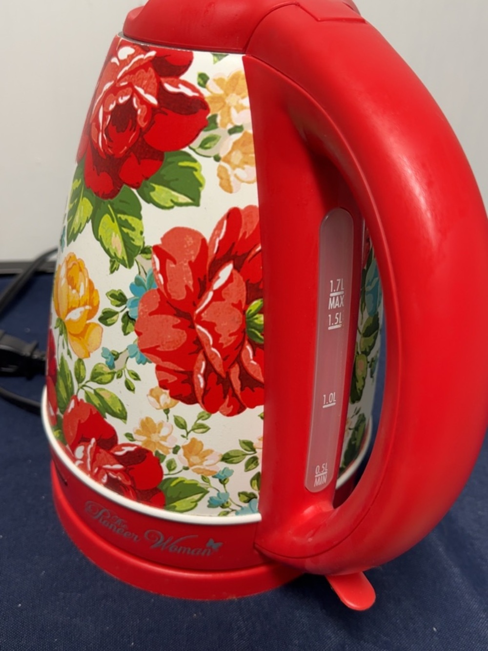 The Pioneer Woman | 1.7 Liter Electric Kettle | Red Floral Fiona | TESTED - Picture 2 of 3